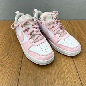 NIKE COURT BOROUGH LOW SHIMMER PINK FOAM WHITE (GS) SIZE 4 YOUTH WOMENS 5.5